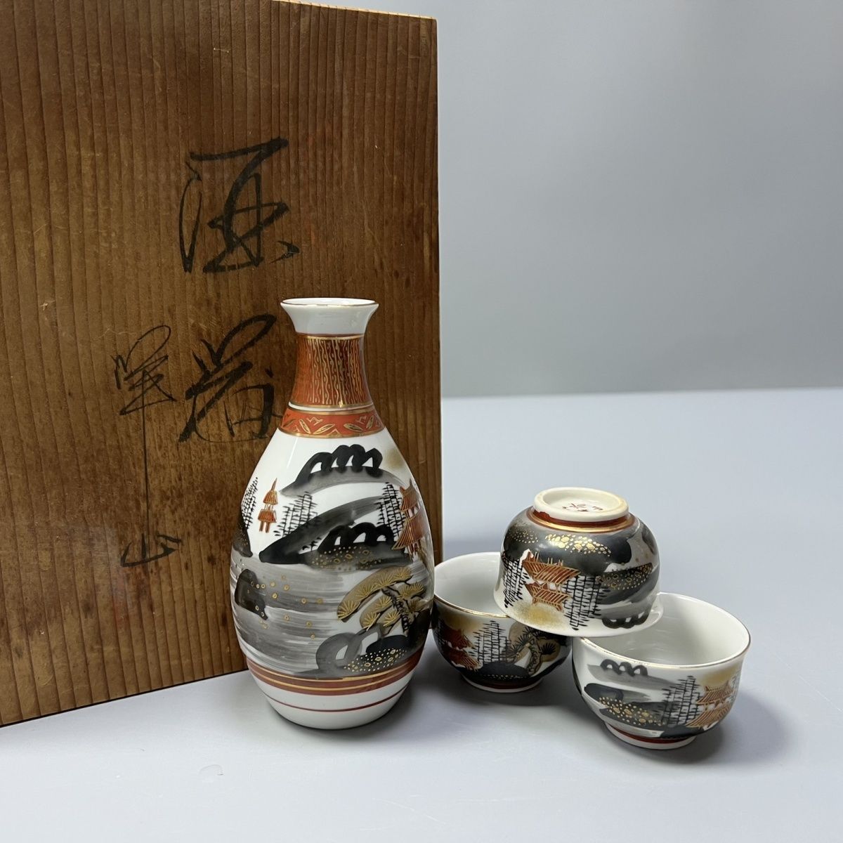 日本原箱九谷洋山作赤绘金彩墨画风景纹酒具四件套4161