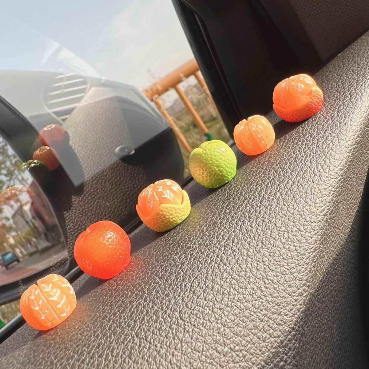 新款mini橘子车载车内饰品摆件汽车中控台装饰用品大全电动车配件