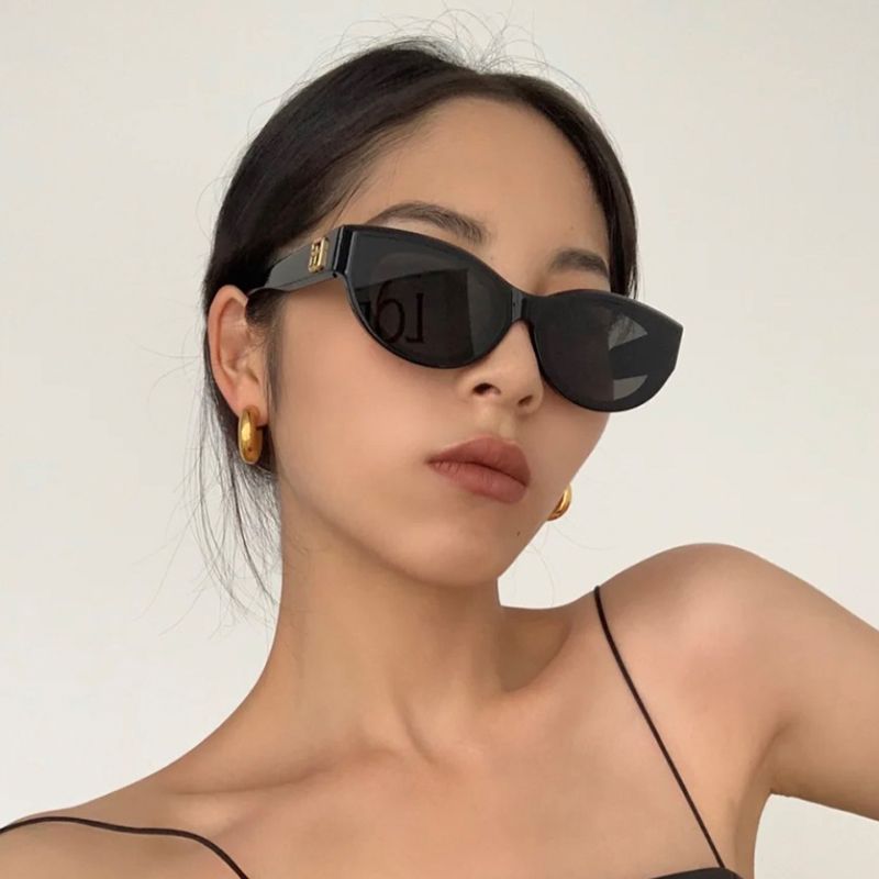 Personalized black narrow-frame sunglasses for women, technological accessories, sunglasses, high-end European and American fashion, Internet celebrity glasses for photo taking