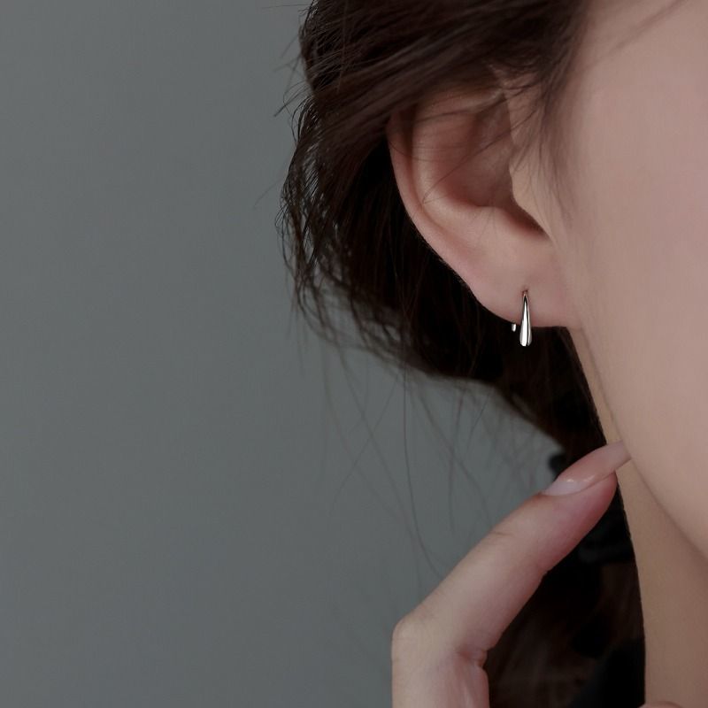 水滴耳钉女年新款时尚小众个性耳环简约小巧设计高级感耳饰品