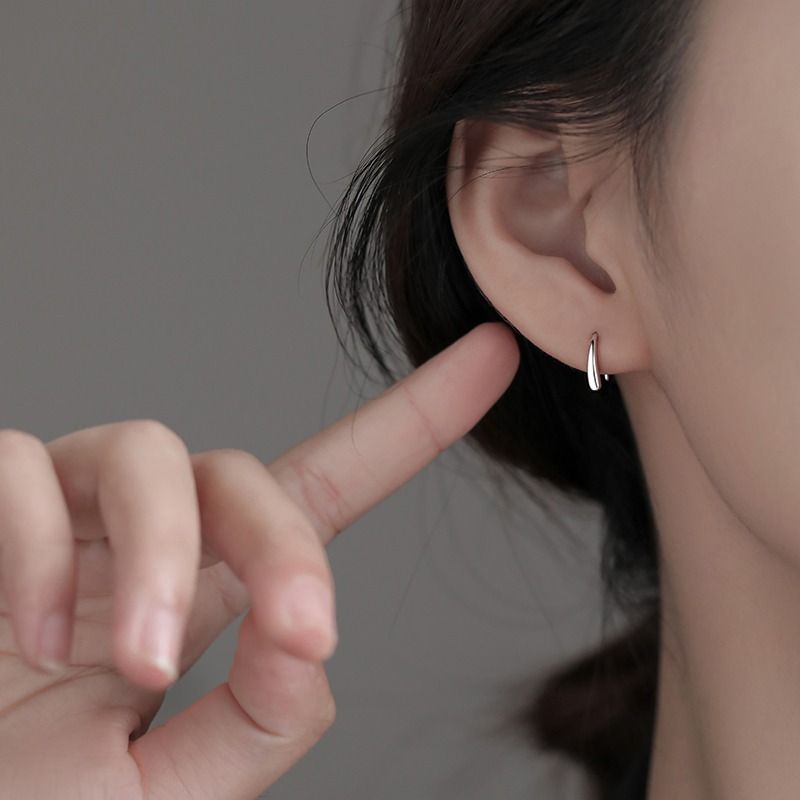 水滴耳釘女2023年新款時尚小眾個性耳環簡約小巧設計高級感耳飾品