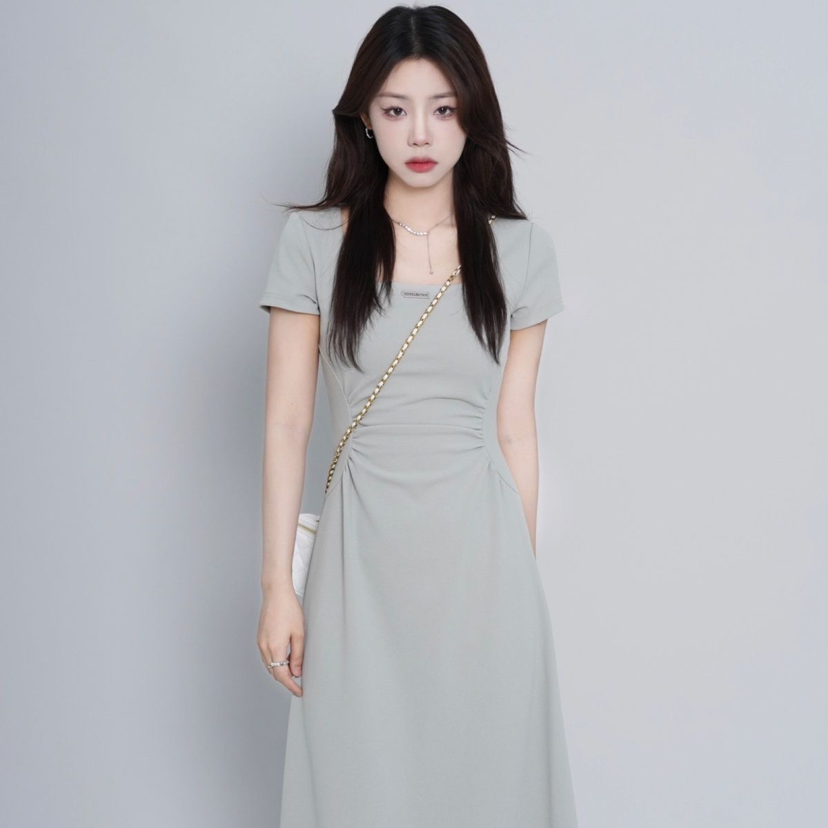 [Sonberry] 2023 summer short-sleeved pleated design looks thin and simple temperament mid-length dress for women