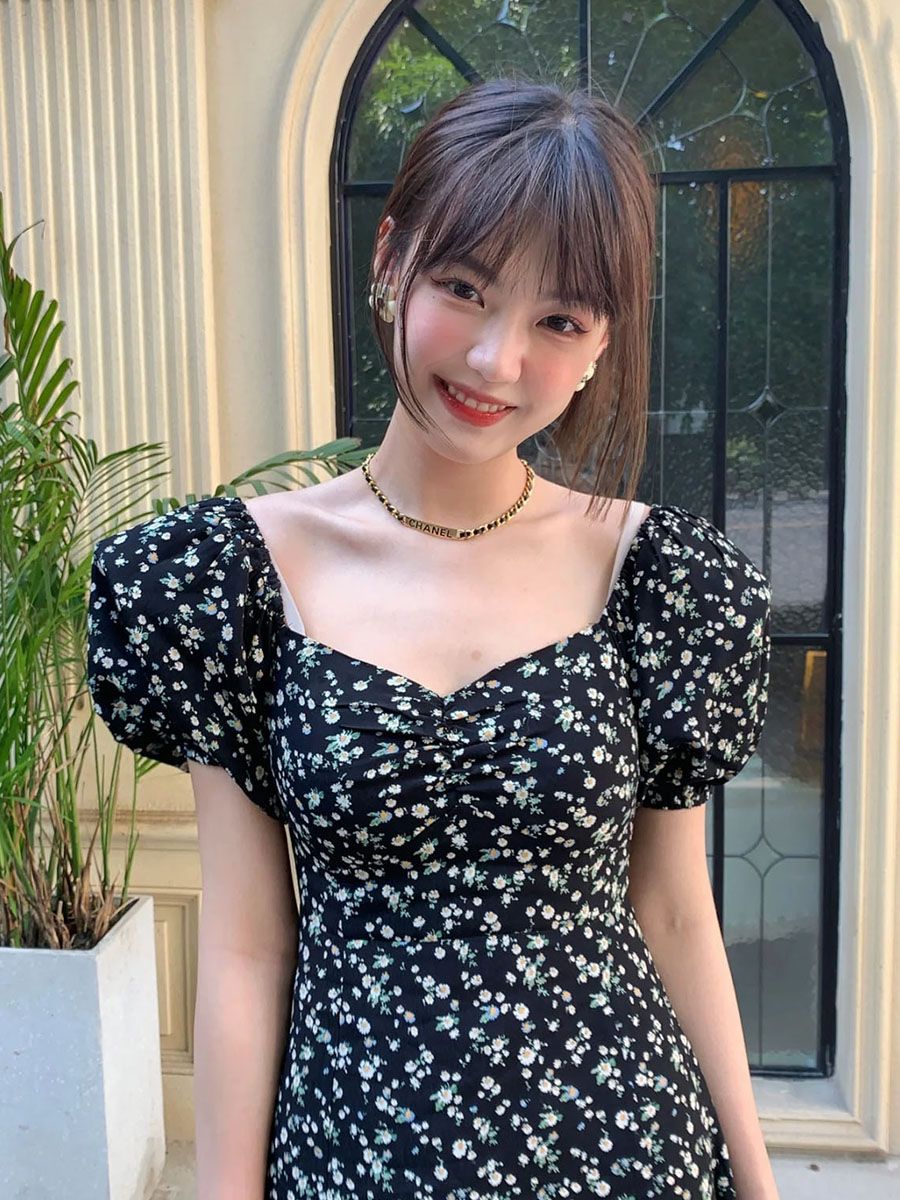 Xiaozi's first love dress with puff sleeves French floral dress women's short-sleeved square collar high slit black tea break skirt