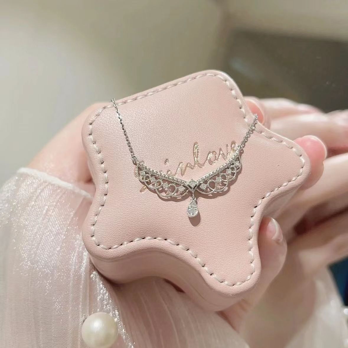 Flower fireworks castle necklace female ins niche design high-end gentle fairy sweet girl clavicle chain trend