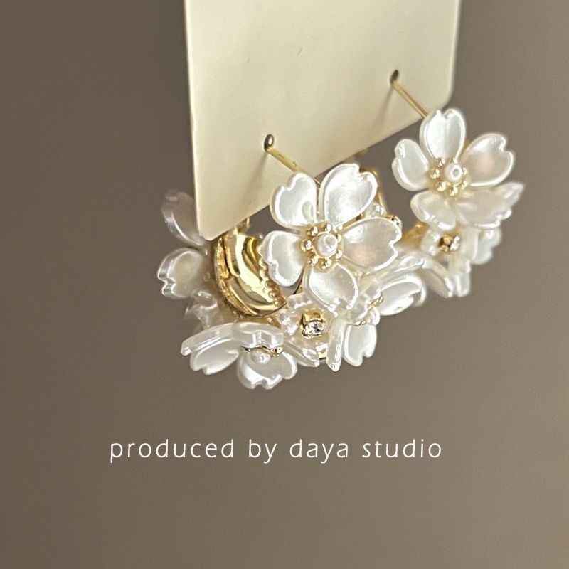 That Piece of Jasmine Super Fairy French Retro Flower Circle Earrings Light Luxury High Sense Niche Design Temperament Simple