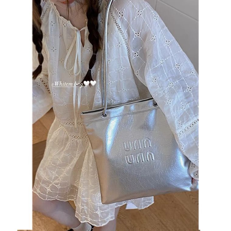 Korean oil wax leather tote bag women's 2023 new high-end sense niche casual hand-held shoulder armpit large bag