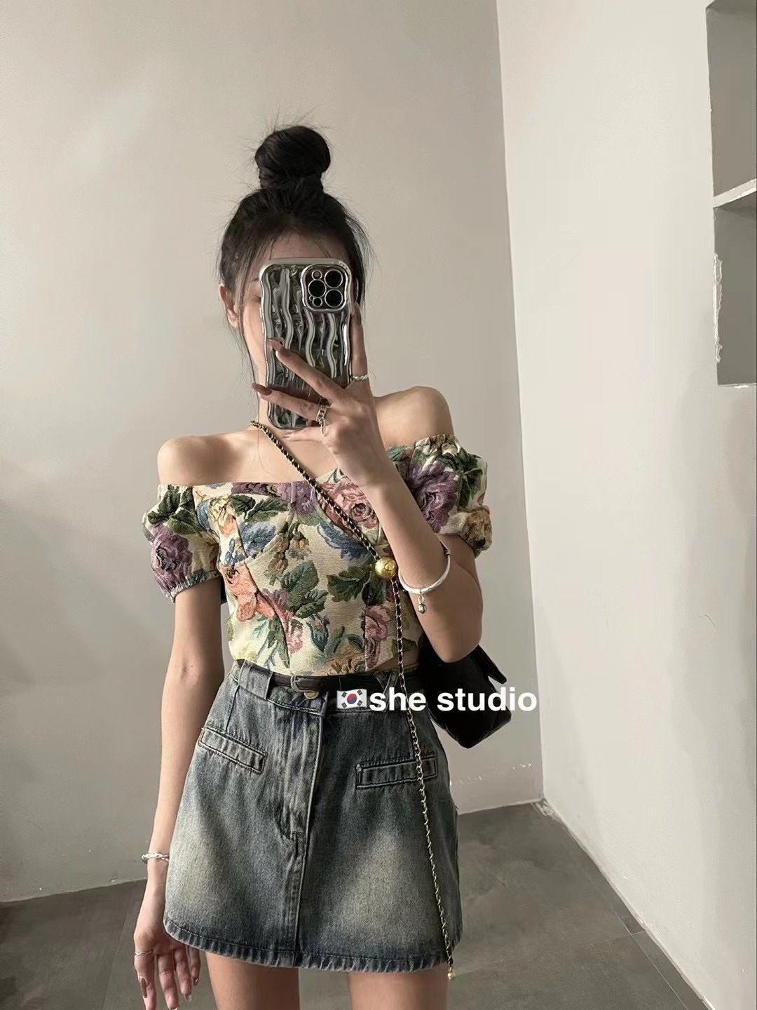 Korean version of pure desire style suit women's summer sweet and spicy one-shoulder floral top + sexy high-waist denim skirt