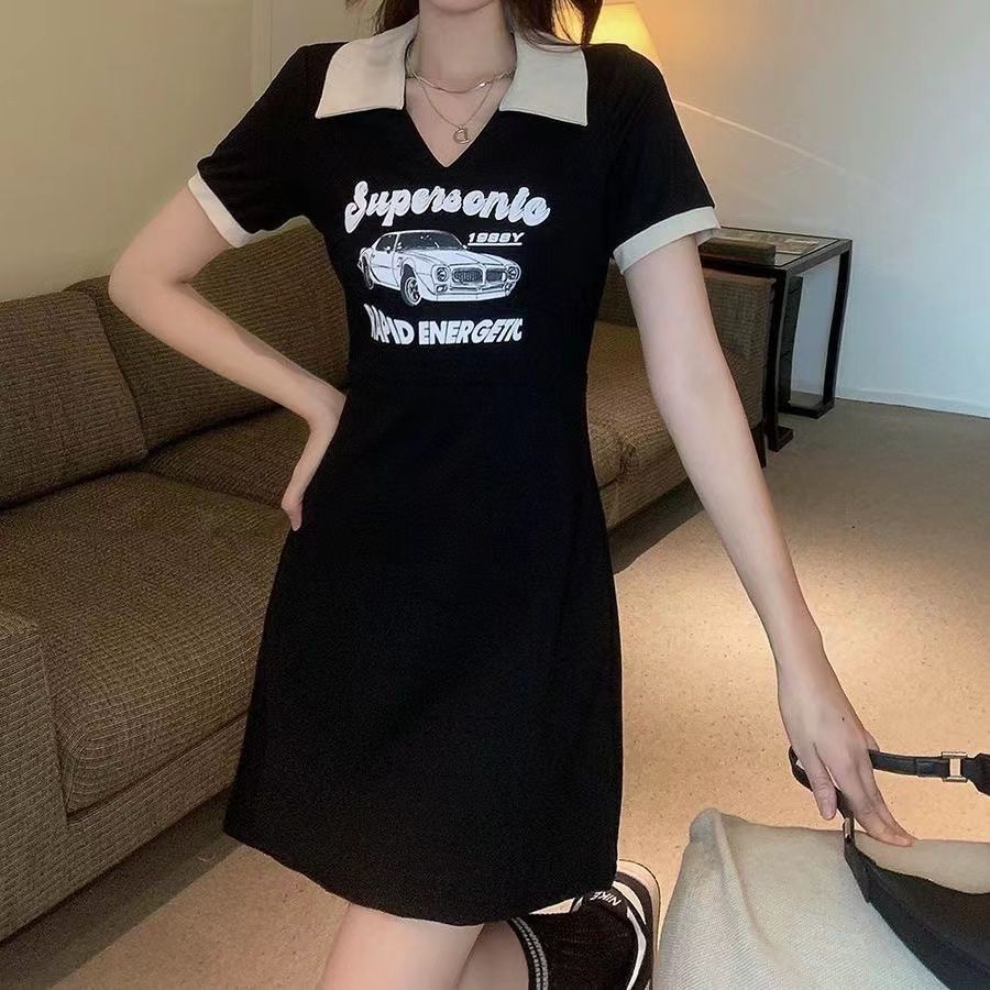 大碼女裝胖mm赫本風黑色polo領印花連衣裙2023夏新款收腰顯瘦裙子