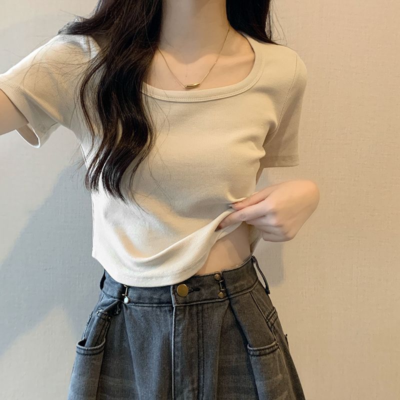 Positive shoulder hot girl low collar with apricot color short-sleeved t-shirt women's summer 2023 new Japanese and Korean style clothing top ins