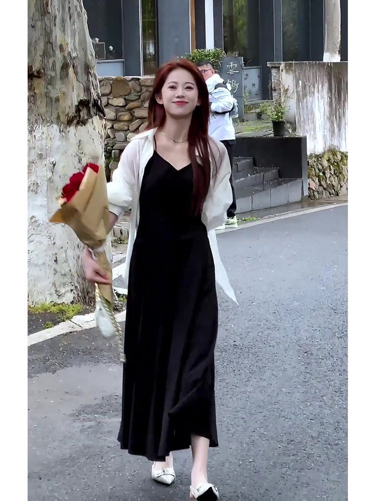 法式赫本風高級感收腰顯瘦氣質吊帶連衣裙黑色長裙襯衫兩件套裝女