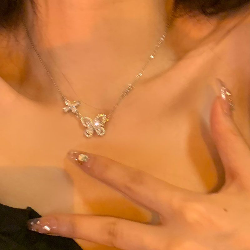 爆款`~蝴蝶滿鑽項鍊女輕奢小眾鎖骨鏈毛衣鏈網紅氣質頸鏈2022新款