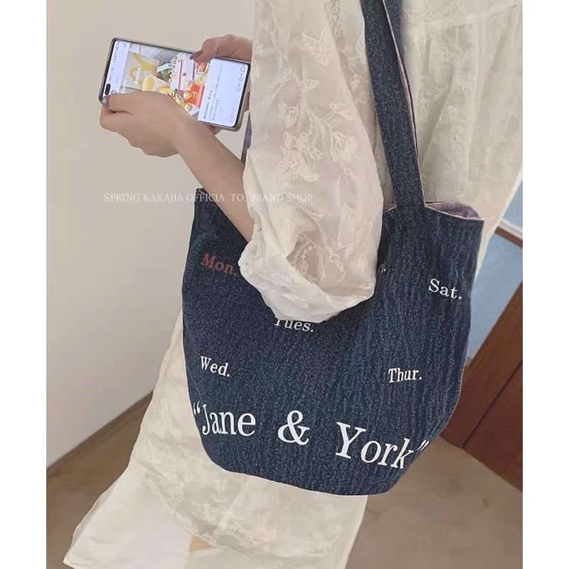 Denim canvas bag female 2023 new trendy Korean letter tote bag student class large-capacity shopping bag bag