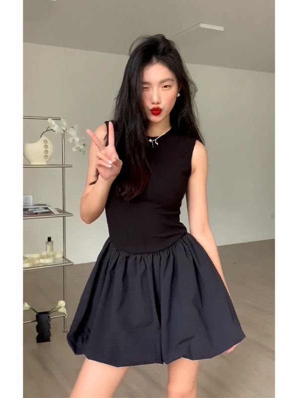 法式高级感韩系风格穿搭赫本风气质洋气黑色无袖连衣裙女春夏新款