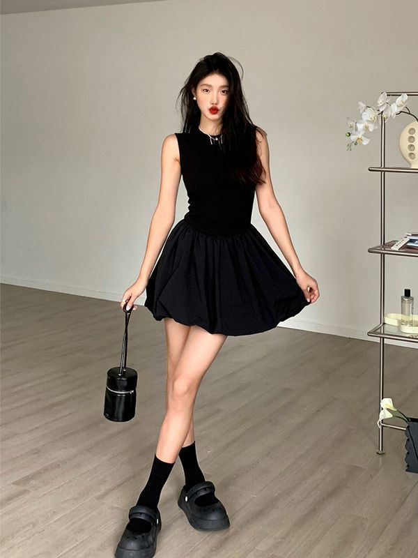 法式高级感韩系风格穿搭赫本风气质洋气黑色无袖连衣裙女春夏新款