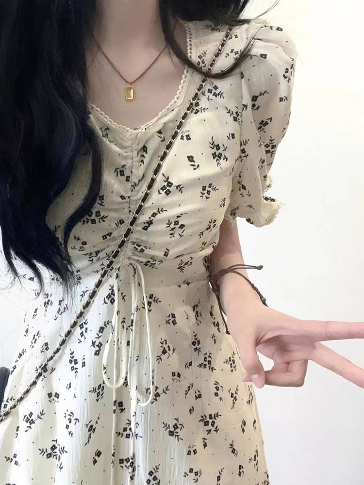 法式茶歇收腰顯瘦氣質泡泡袖碎花連衣裙女學生夏日新款高級中長裙