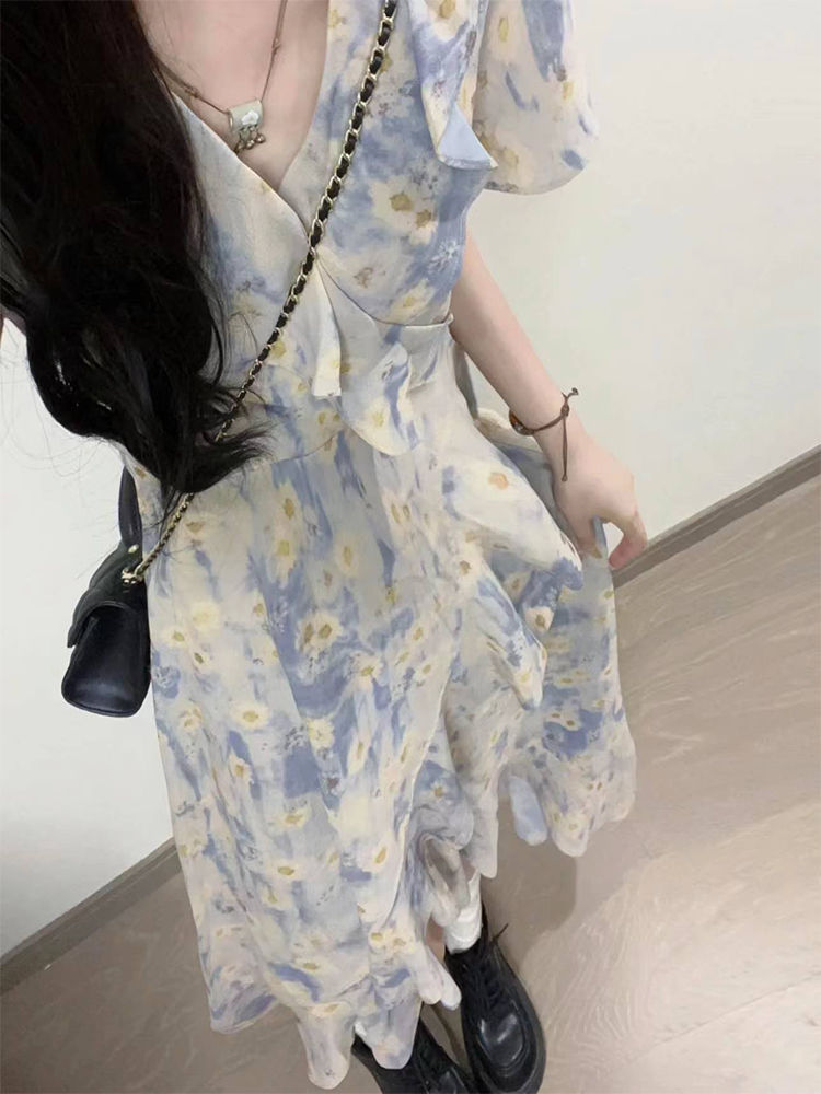 法式復古油畫荷葉邊v領連衣裙女學生夏日新款收腰顯瘦茶歇中長裙