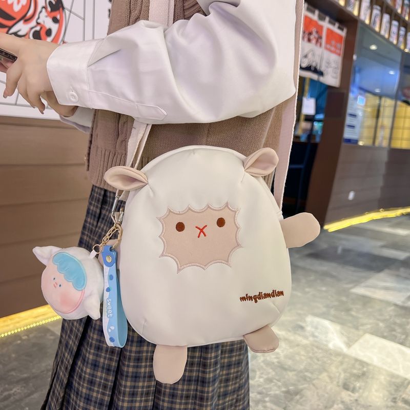 夏天可愛小羊包包女2023新款潮ins日系百搭單肩手機包少女斜挎包