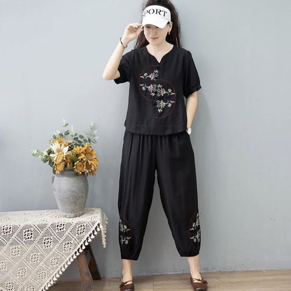 2023年新款復古休閒寬鬆洋氣刺繡套裝夏款中年亞麻兩件套女士套裝