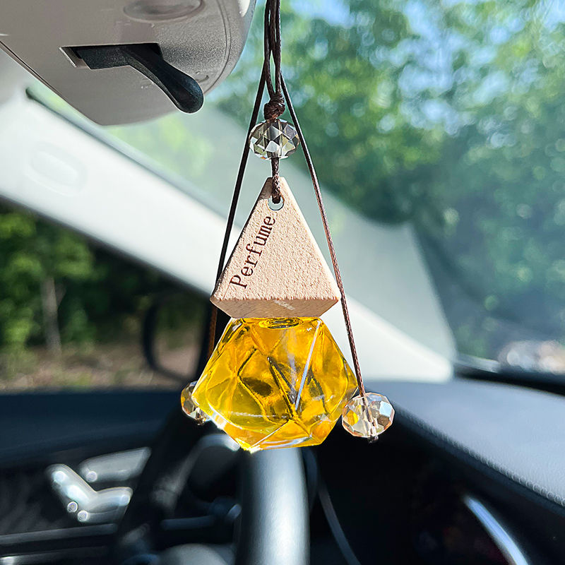 Car perfume pendant, rearview mirror aromatherapy pendant, high-end long-lasting light fragrance, men's and women's special car water chestnut pendant