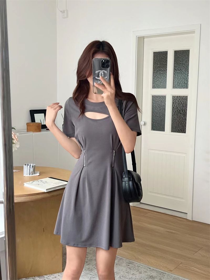 The small waist is thin and the hollow air is summer women's large size short-sleeved cover the meat and the thin and fat mm dress covers the belly