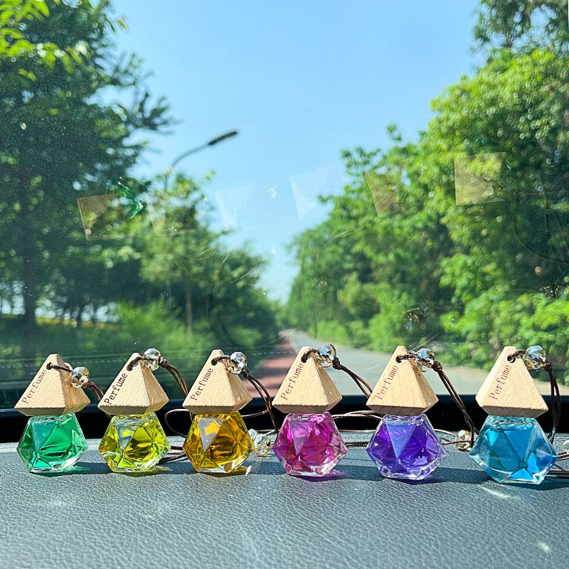 Car perfume pendant, rearview mirror aromatherapy pendant, high-end long-lasting light fragrance, men's and women's special car water chestnut pendant