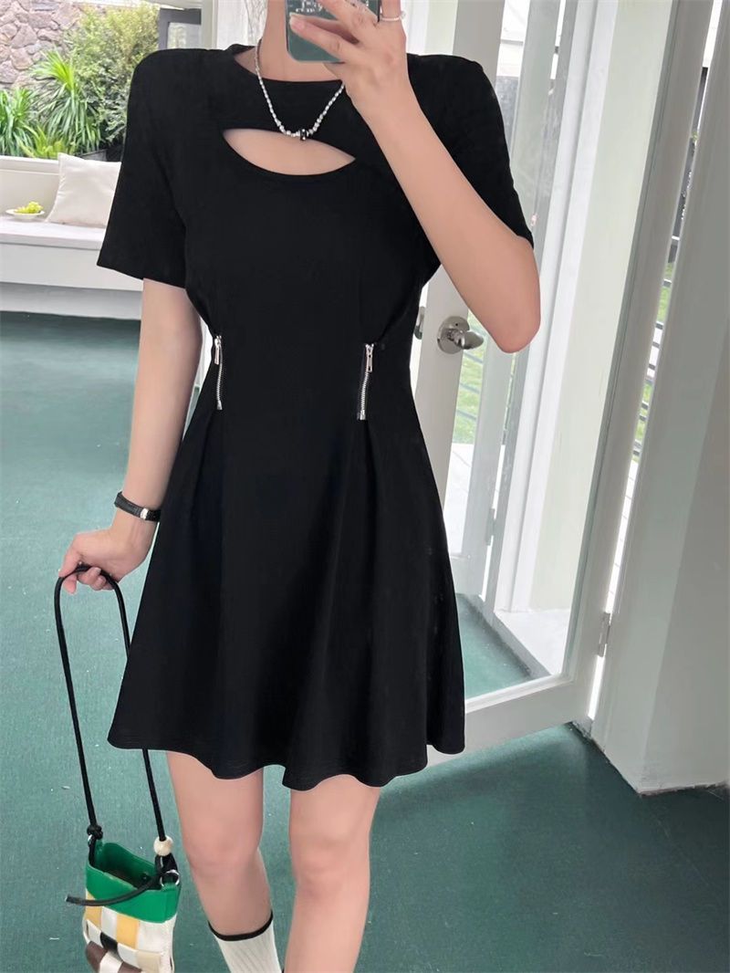 The small waist is thin and the hollow air is summer women's large size short-sleeved cover the meat and the thin and fat mm dress covers the belly