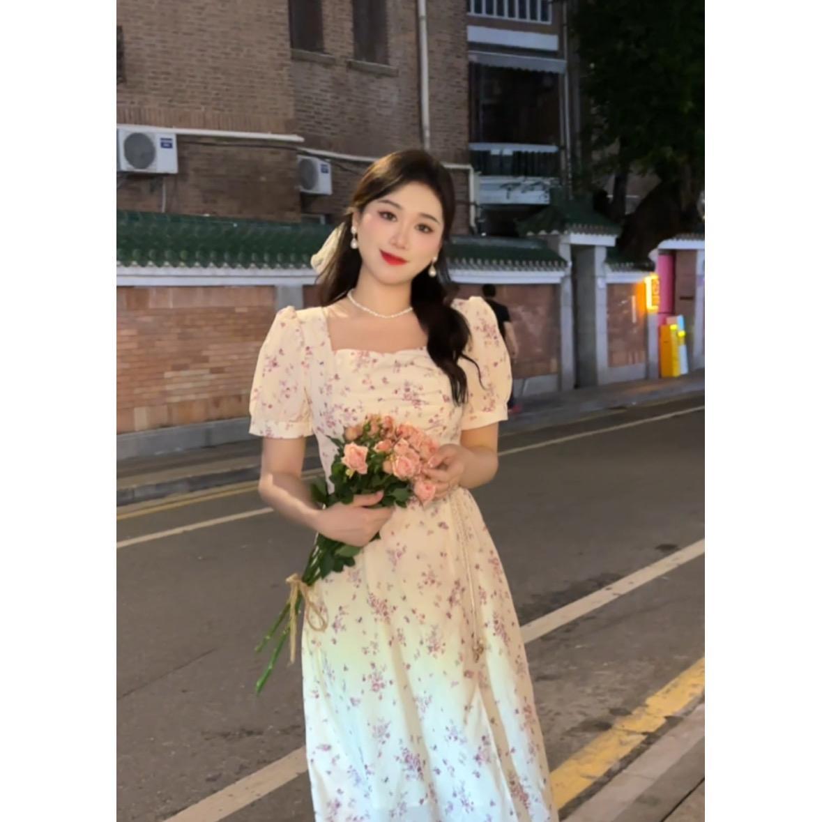 【Baizhi Chuling】Tea break foreign style French square collar small fresh and high-end sense of slit floral thin dress