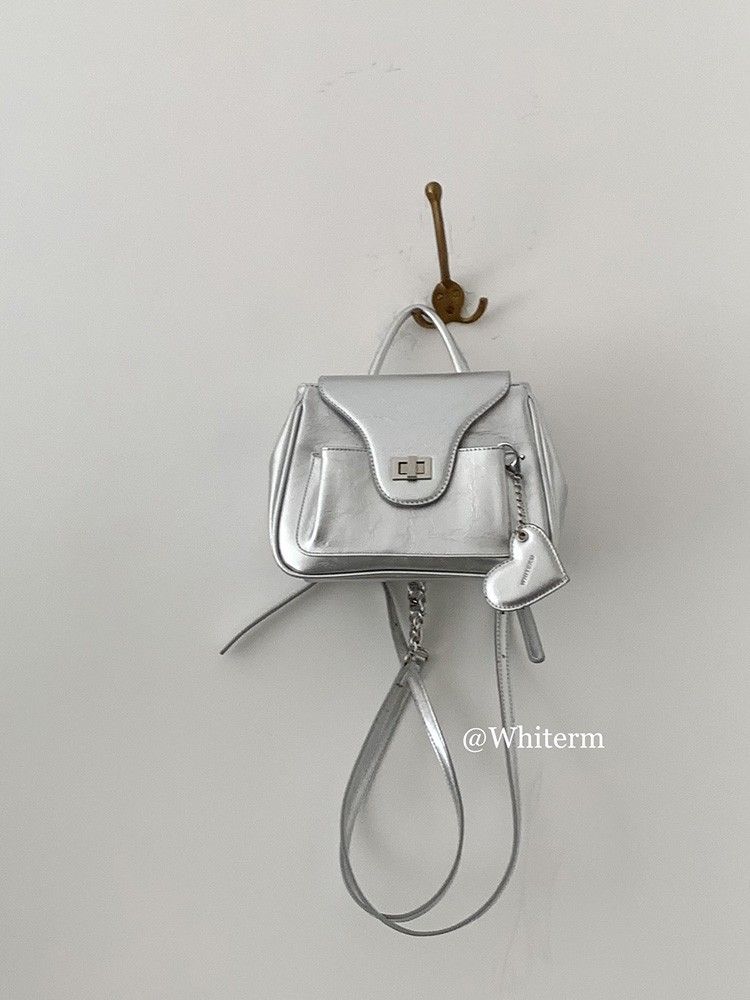 Whiterm South Korea's new niche women's bag fashion oil wax leather silver chain shoulder bag trendy small backpack