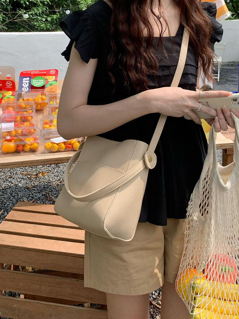 小眾ins百搭柔軟通勤手提水桶包高級感包包女2023新款單肩斜挎包