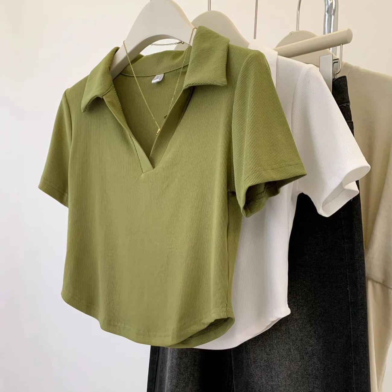 Green v-neck short Polo shirt short-sleeved t-shirt women's summer 2023 new irregular slim shoulder t-shirt top