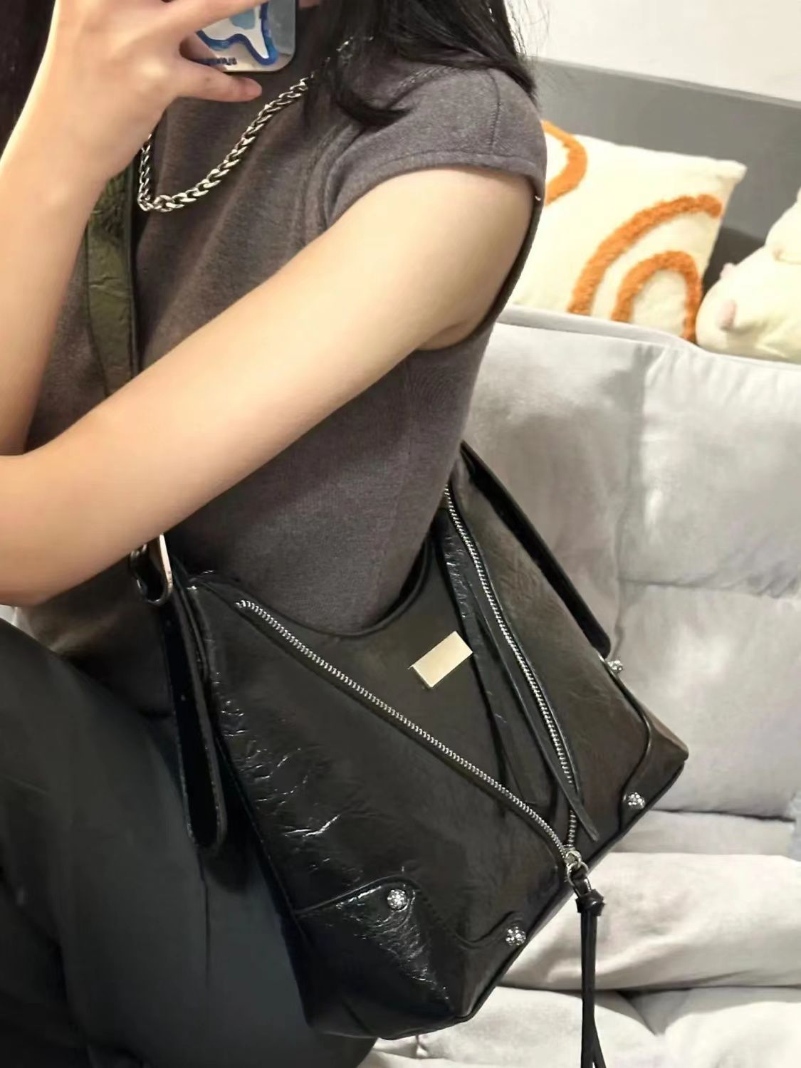 小眾設計高級感復古油蠟皮機車包2023新款單肩包黑色百搭斜跨包