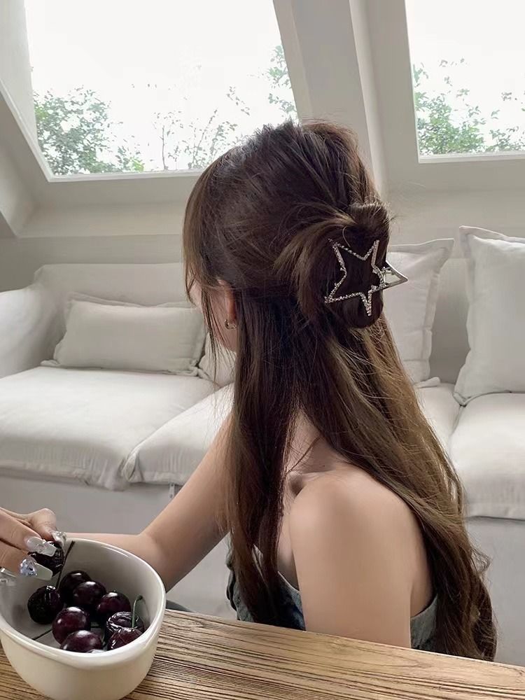 Korean simple five-pointed star clip for women's summer sweet and cool girls with small hair volume hair accessories half-tied hair shark clip on the back of the head