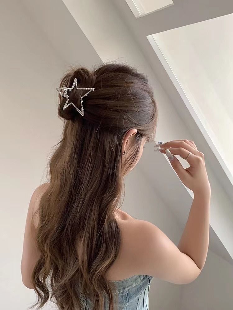 Korean simple five-pointed star clip for women's summer sweet and cool girls with small hair volume hair accessories half-tied hair shark clip on the back of the head