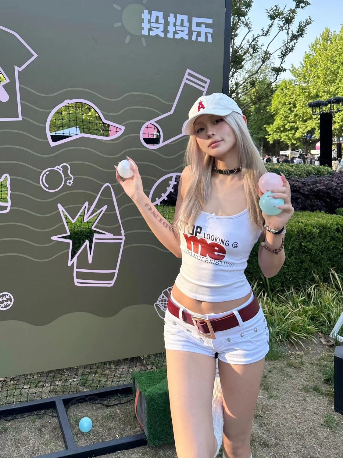 歐美風性感修身吊帶背心女2023年夏季新款內搭字母印花辣妹短上衣