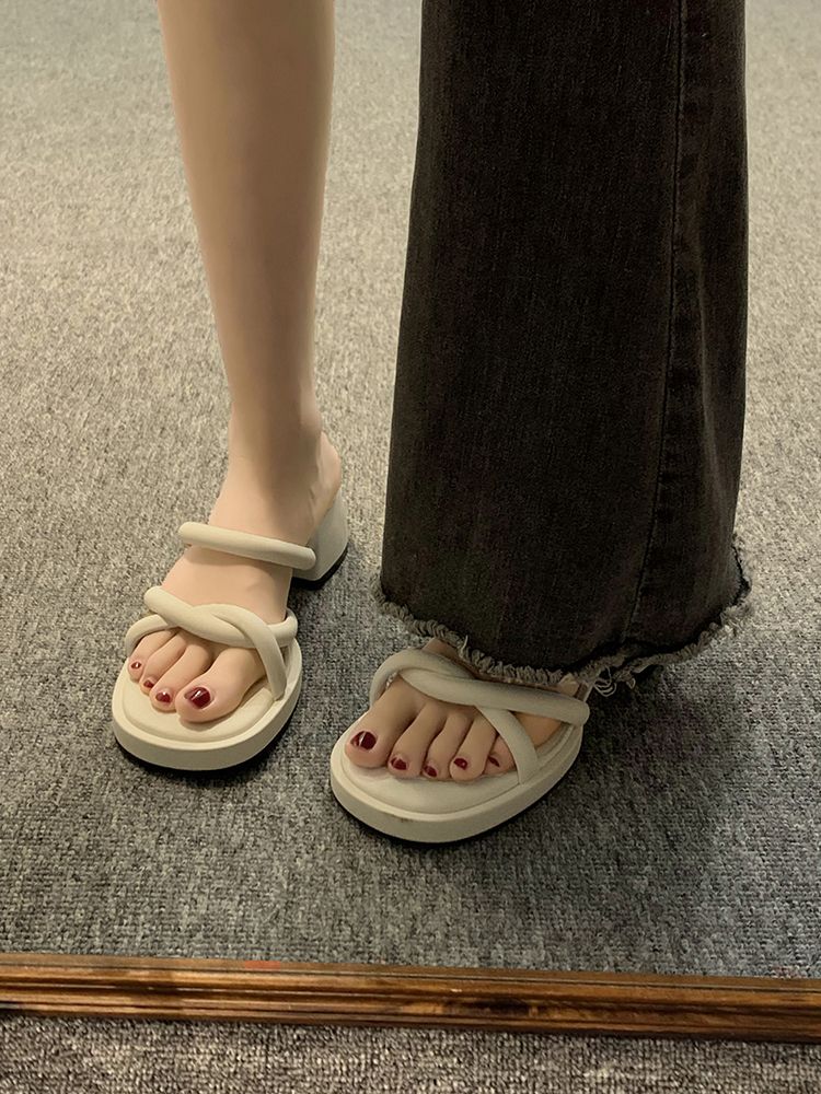 外穿拖鞋女年夏季新款网红百搭小个子复古洋气粗跟防滑一字拖