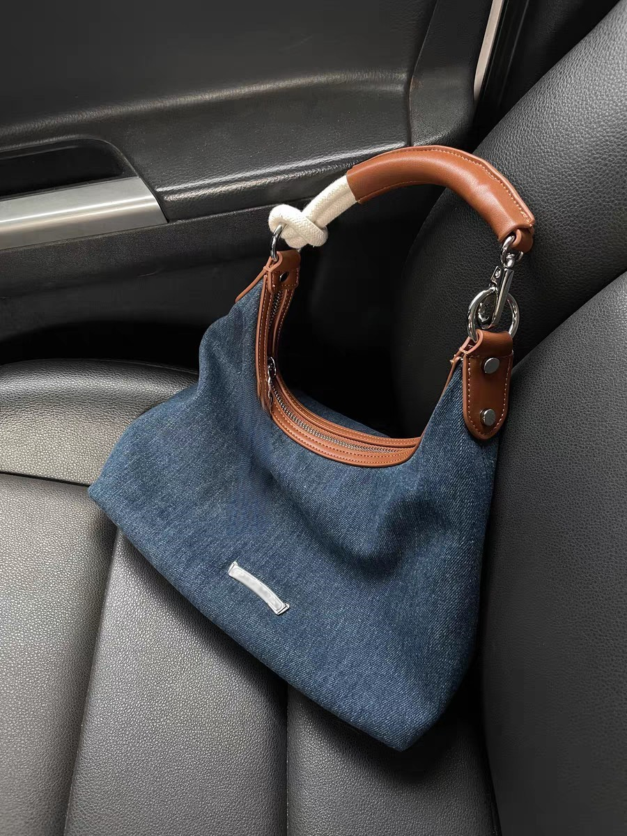 2023 New Messenger Bag Spice Girl Underarm Bag Summer Denim Step Bag Simple Versatile Stitching Personalized Dumplings..