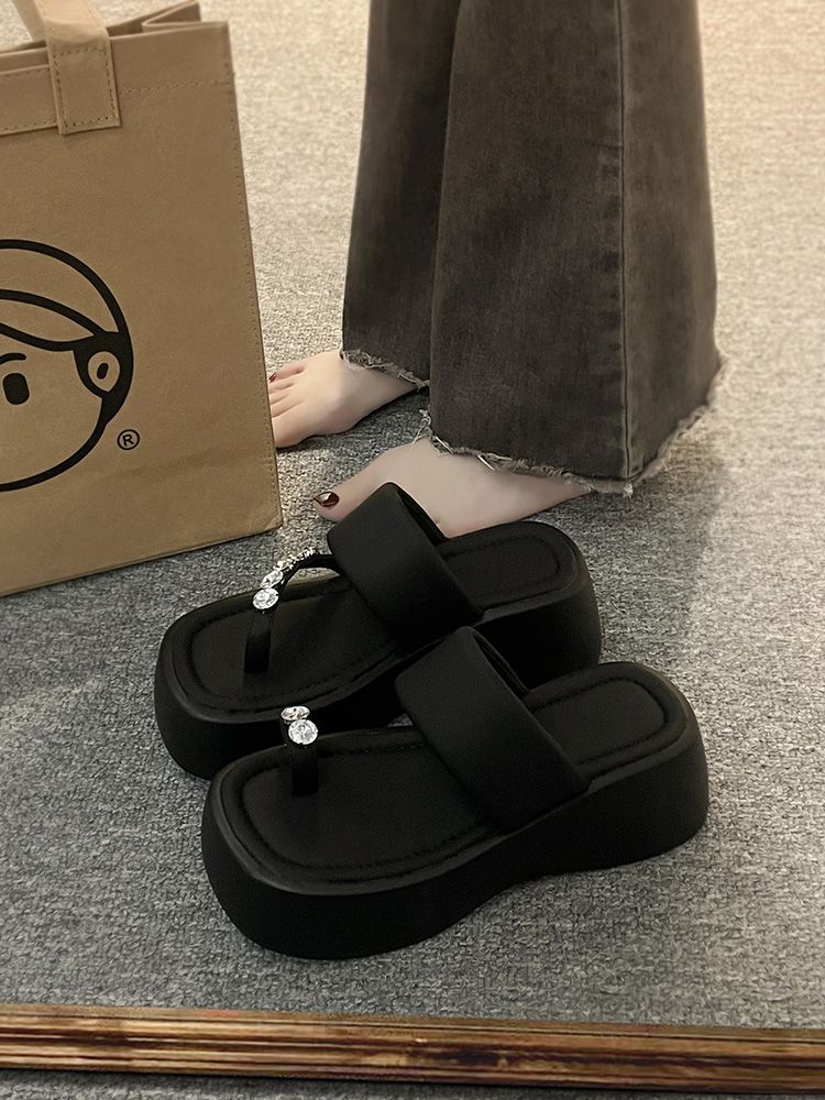 拖鞋女夏外穿2023年新款超火時尚百搭洋氣水鑽松糕厚底套趾涼拖鞋