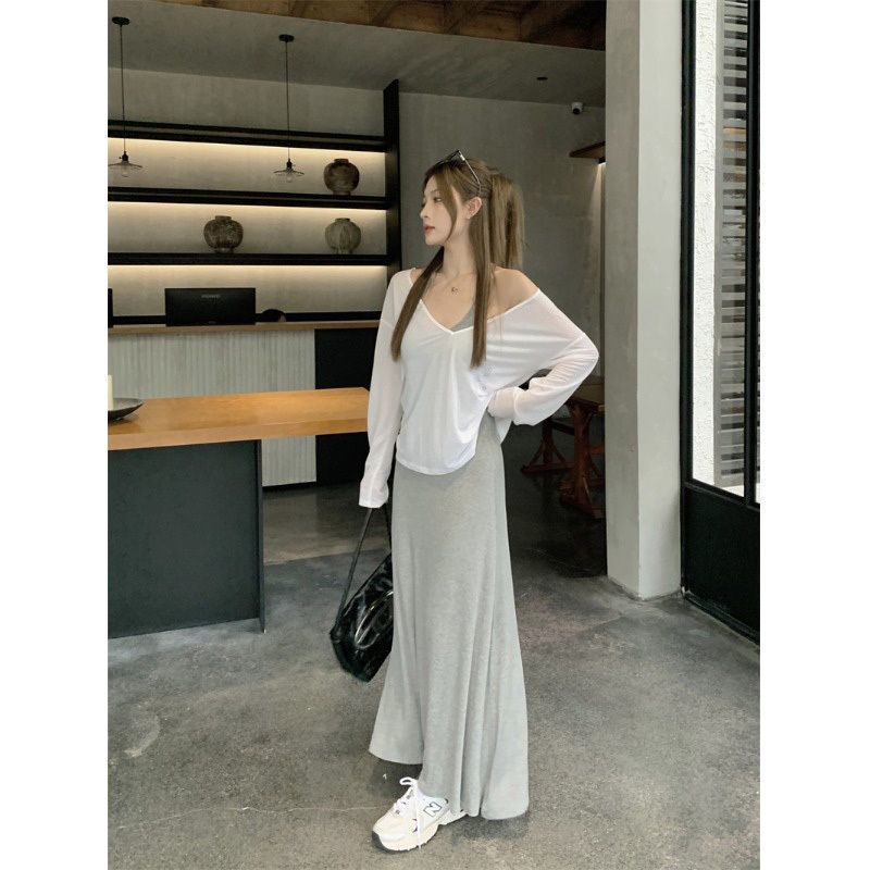 Casual white blouse long-sleeved T-shirt women's summer 2023 new loose mid-length V-neck all-match thin top trend