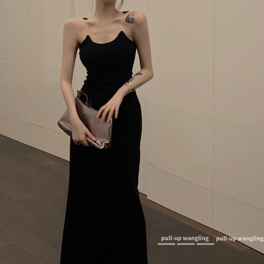 黑色吊带连衣裙女夏季2023新款裙子v领气质修身收腰高级感中长裙