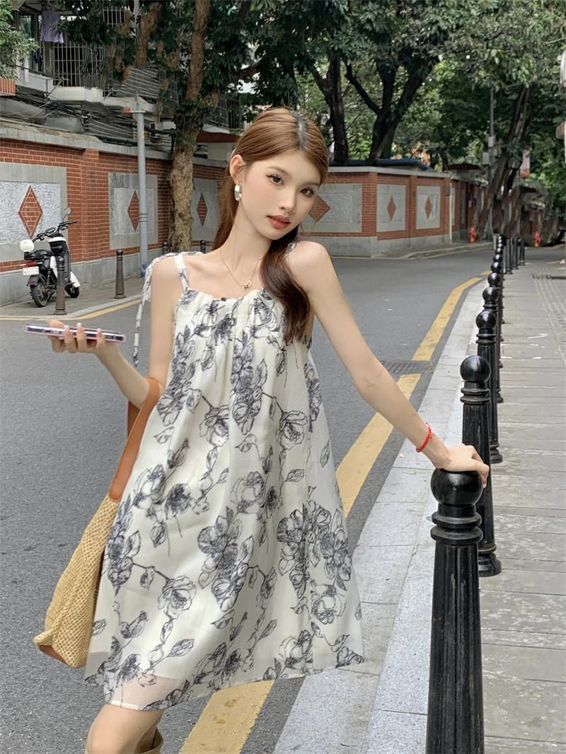  new summer French style high-end ladies off-the-shoulder elegant black and white printed halter tops/dresses