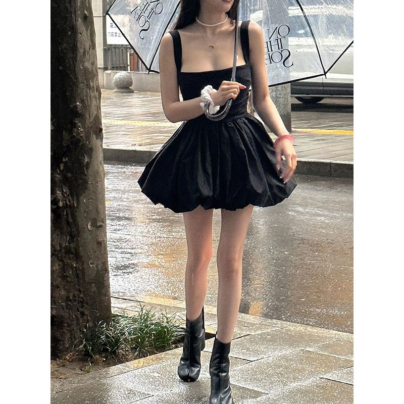 法式方领设计感小众气质连衣裙女夏季小个子赫本风黑色吊带短裙子