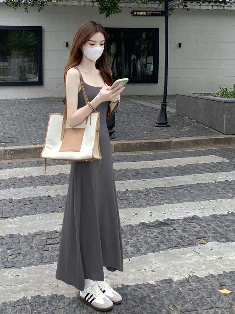 韩版气质温柔风无袖连衣裙女夏季2023新款纯欲法式收腰吊带长裙子