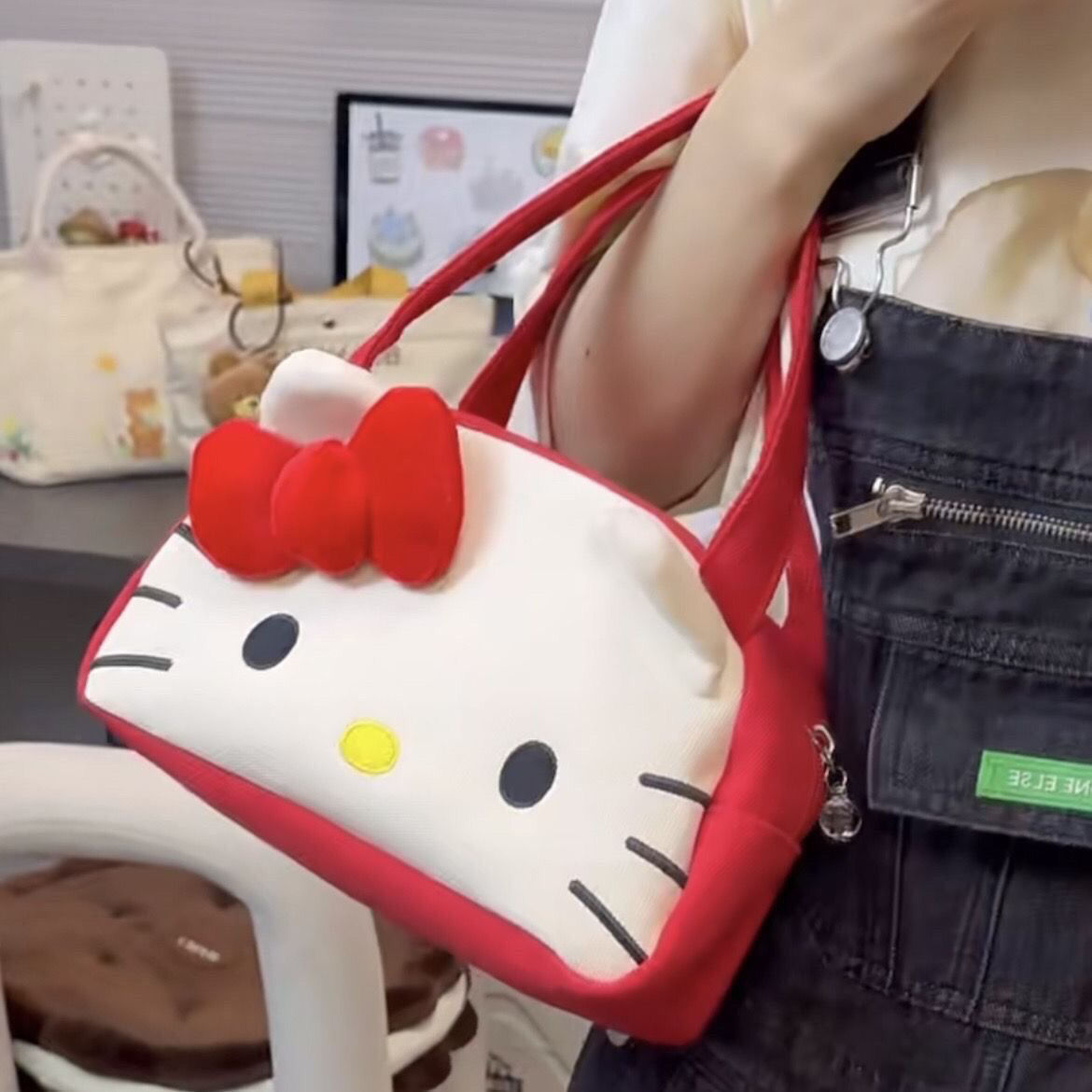 HelloKitty 帆布手提包包女2023新款可愛三麗歐大容量便當包