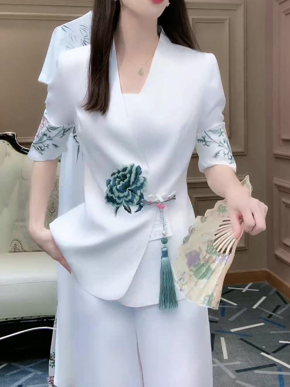 New Chinese style Chinese style retro high waist high-end meat-covering embroidery top + trousers two-piece set 2023 summer new style
