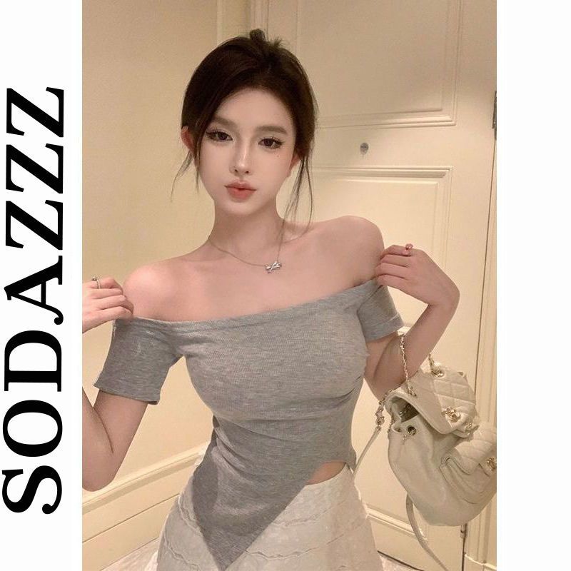 One-shoulder pure lust style short-sleeved T-shirt for women summer new hot girl sweet and spicy off-shoulder design niche versatile top