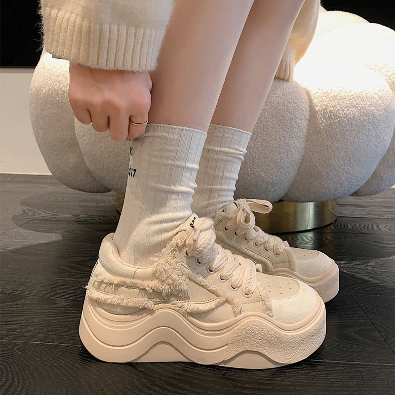 Niche wavy white shoes super thick and tall 2023 new autumn Korean all-match white casual and cute sports sneakers