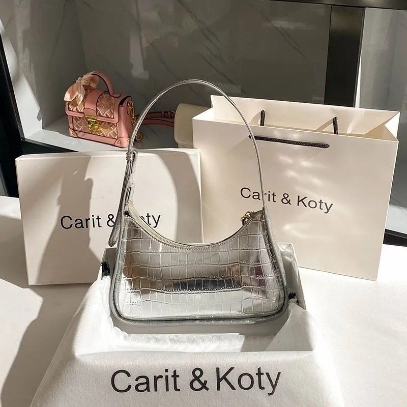 Cart Koy2023爆款超火包包小眾銀色腋下包女士高級感單肩法棍包