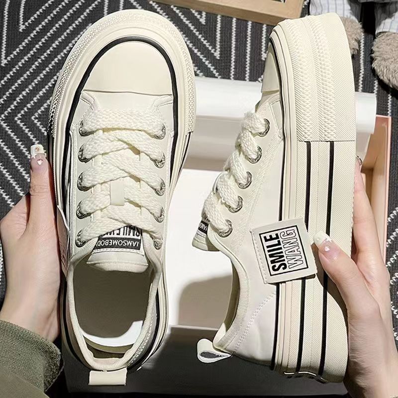 Low-top canvas shoes for women 2023 spring new style Internet celebrity versatile ulzzang Hong Kong style casual thick-soled white shoes