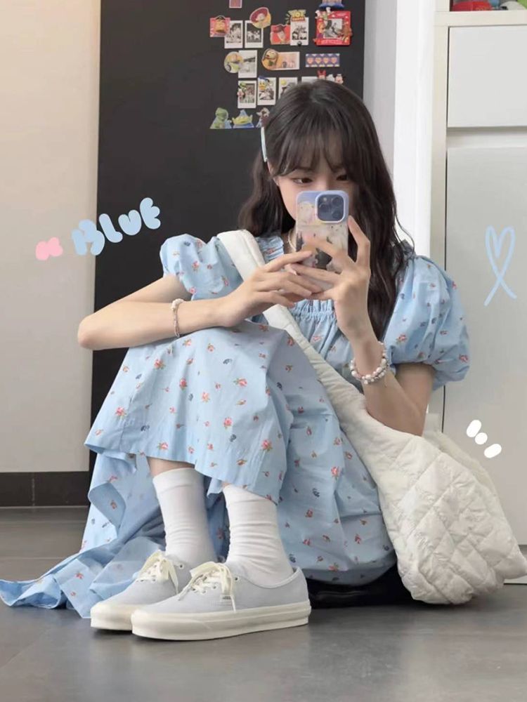 溫柔風清純乖巧初戀藍泡泡袖碎花連衣裙女學生夏季新款收腰a字裙