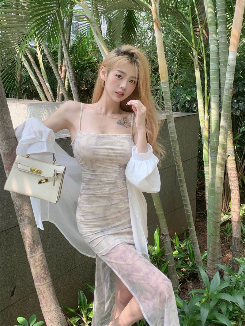 純欲風碎花吊帶連衣裙女夏季法式甜辣妹裙子性感收腰開叉包臀長裙